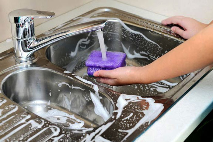 بهترین روش‌ها برای تمیز کردن سینک ظرفشویی و نگهداری از آن